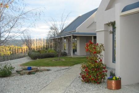 Hawkdun Rise Vineyard & Accommodation