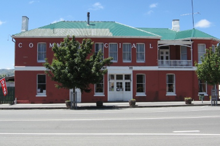 The Commercial Hotel - Backpackers